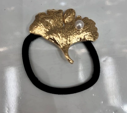 Резинка для волос с декором "AKS - DesignPRO", листик, цвет золото, 5*4см