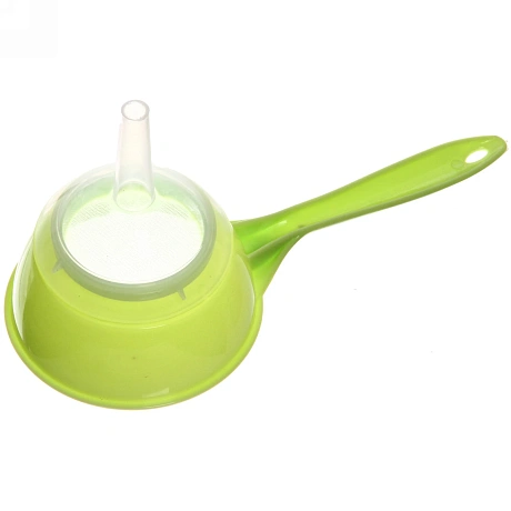 Воронка пластиковая с ситом 10см 