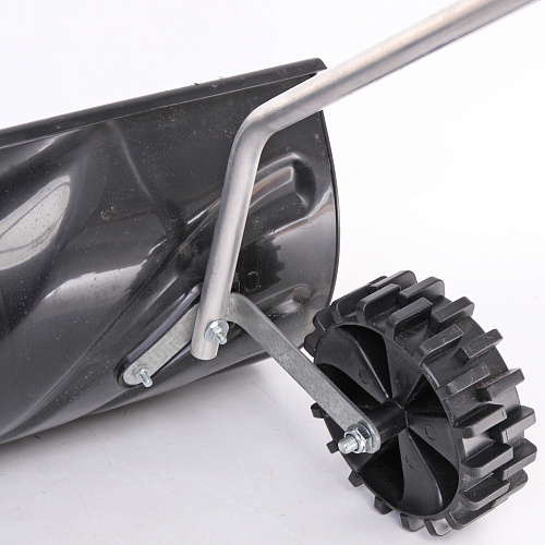 Движок для снега пластиковый 660330 мм, на колесах с металлической П-образной ручкой_10